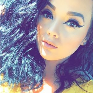 Meet your Posher, Anaid